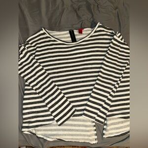 Long sleeve striped shirt w zipper on back
